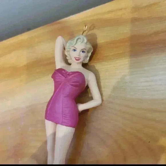Marilyn Monroe bathing beauty vintage  Christmas Ornament - Picture 4 of 4